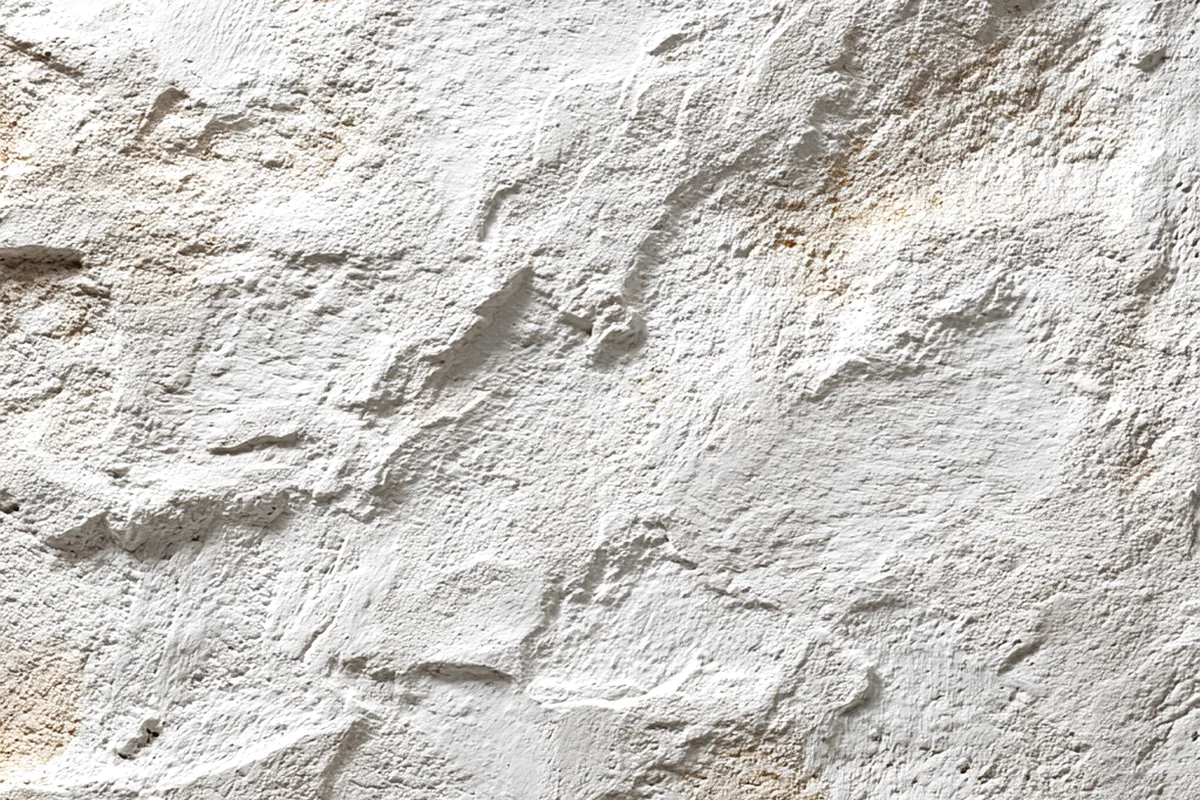 3. Whitewashed Walls & Stucco Textures: The Classic Backdrop